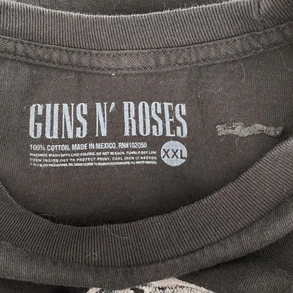 Guns n' Roses - Authentic Concert Tee, circa 2017 - Picture 9 of 9
